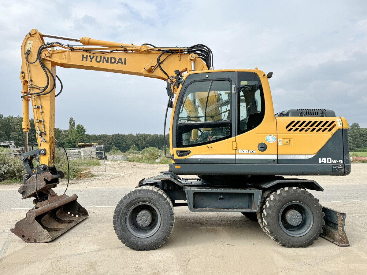 2013 Hyundai R140W-9