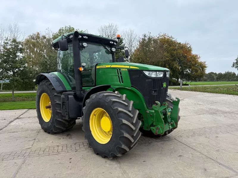 2011 John Deere 7230R