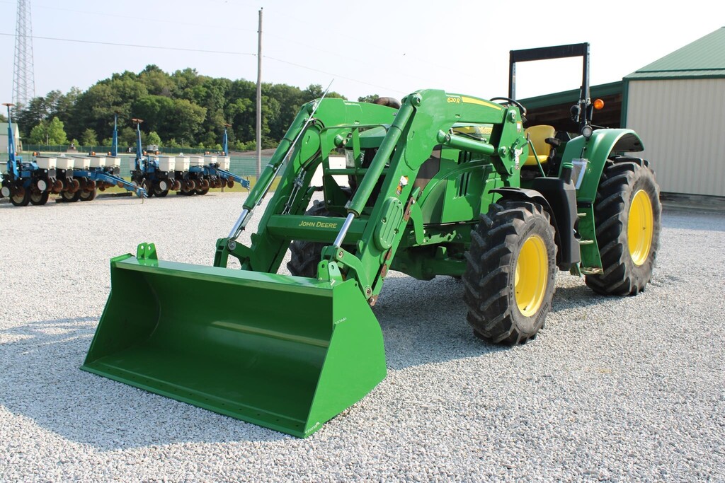 2017 John Deere 6120M