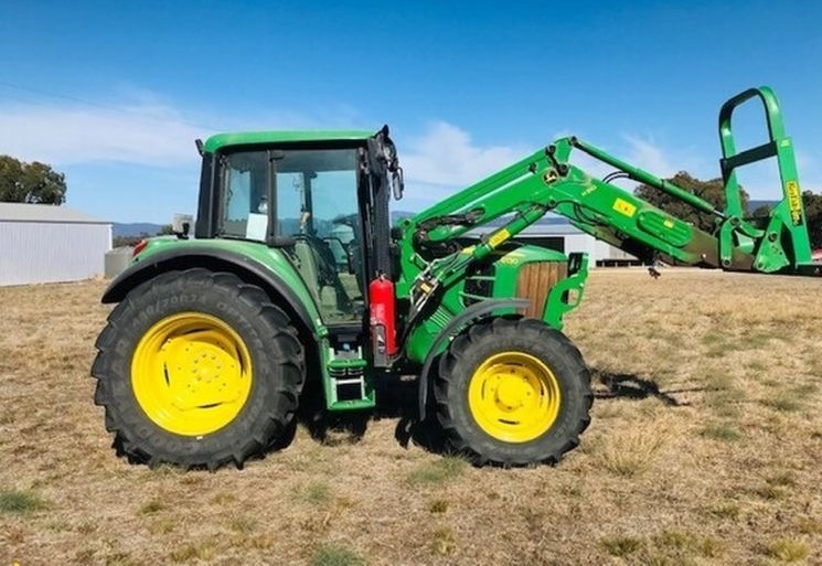 2012 John Deere 6130