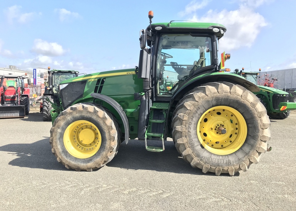 2015 John Deere 7230R