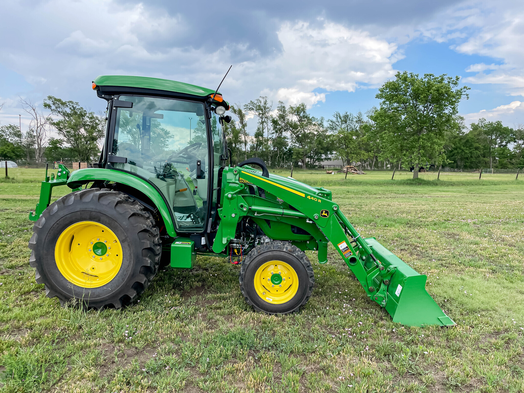 2022 John Deere 4052R