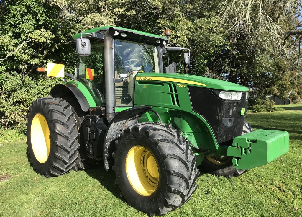 2014 John Deere 7210R